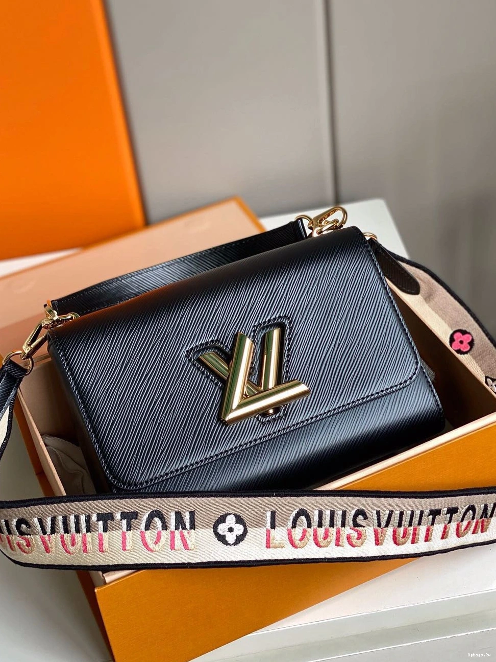 LOUIS VUITTON MM TWIST 0121